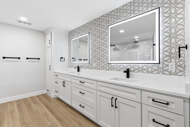 113 E Bayside Drive, Mabank, TX 75156