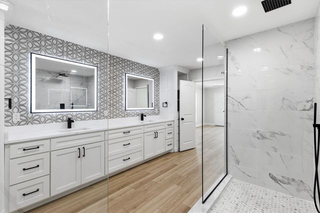 113 E Bayside Drive, Mabank, TX 75156