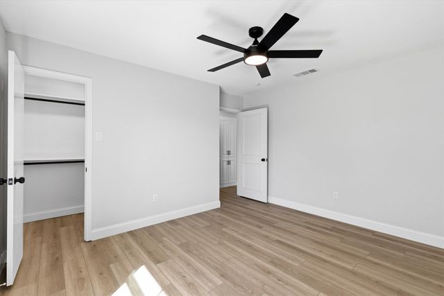 113 E Bayside Drive, Mabank, TX 75156