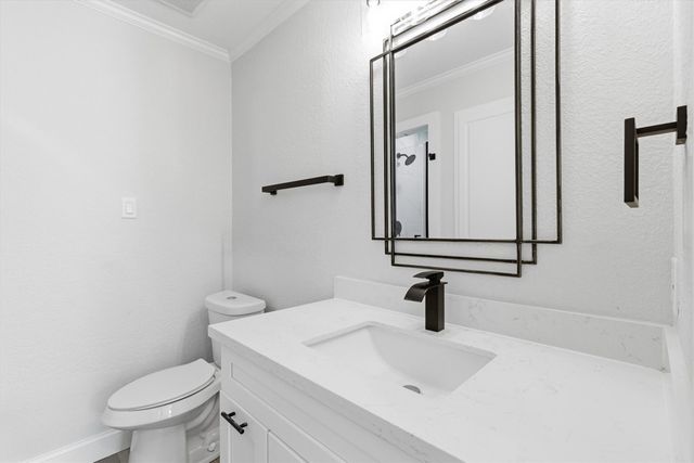 113 E Bayside Drive, Mabank, TX 75156