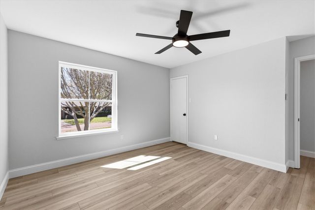 113 E Bayside Drive, Mabank, TX 75156