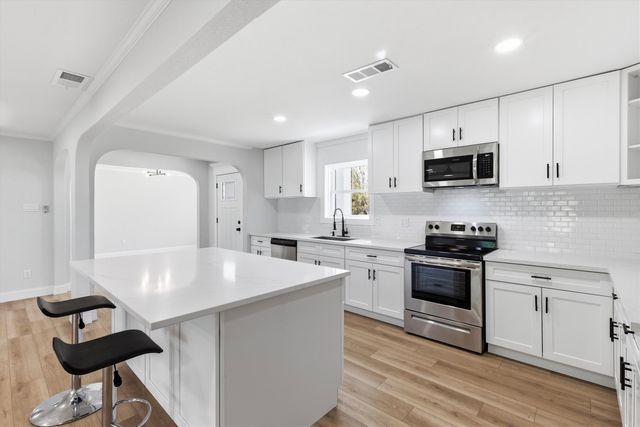 113 E Bayside Drive, Mabank, TX 75156