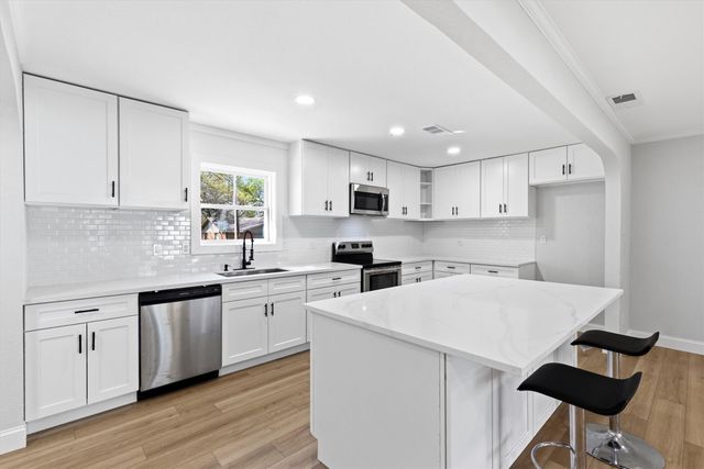 113 E Bayside Drive, Mabank, TX 75156