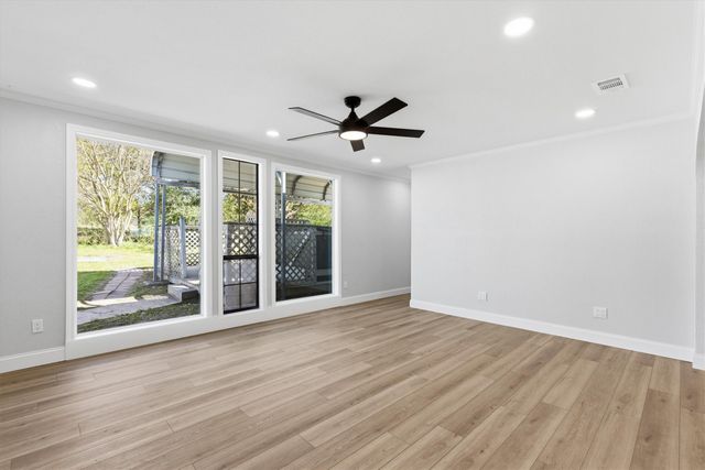 113 E Bayside Drive, Mabank, TX 75156