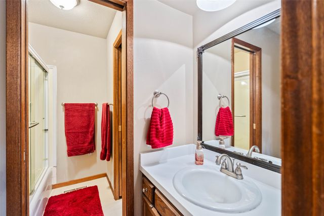 1506 W 14th Street S, Newton, IA 50208