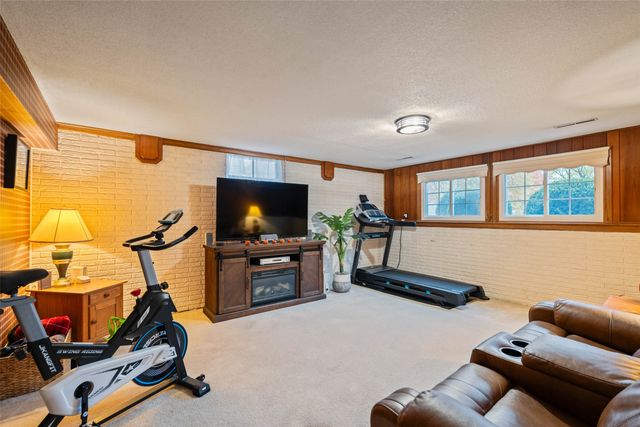 1506 W 14th Street S, Newton, IA 50208