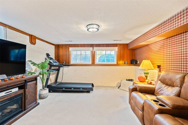 1506 W 14th Street S, Newton, IA 50208