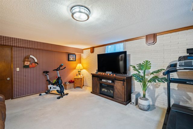 1506 W 14th Street S, Newton, IA 50208