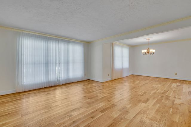 7019 Spring Valley Road, Dallas, TX 75254