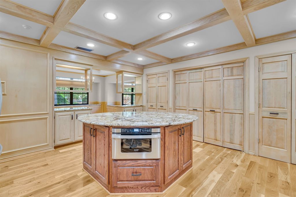 7019 Spring Valley Road, Dallas, TX 75254