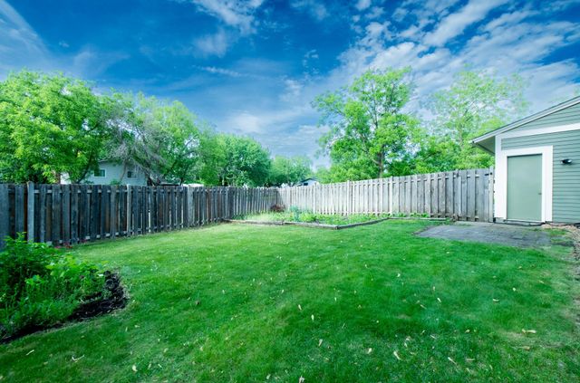 7965 Sierra Parkway, Brooklyn Park, MN 55444