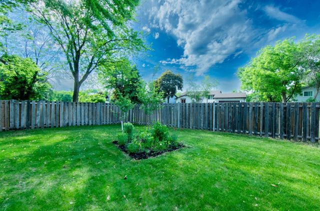 7965 Sierra Parkway, Brooklyn Park, MN 55444