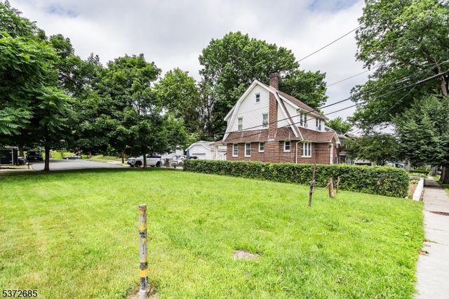 73 Fulton St, East Orange City, NJ 07017