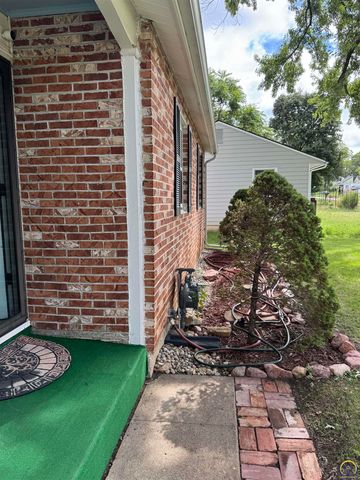 2524 SE Indiana AVE, Topeka, KS 66605