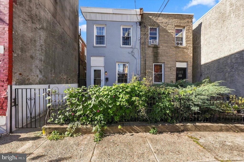 2430 E DAUPHIN ST, PHILADELPHIA, PA 19125 — exterior