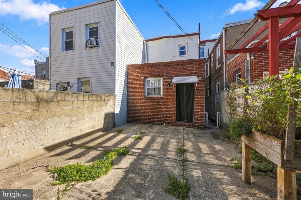 2430 E DAUPHIN ST, PHILADELPHIA, PA 19125 — photo 2