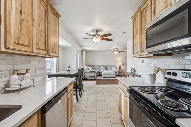 601 Parkview Drive, Burleson, TX 76028