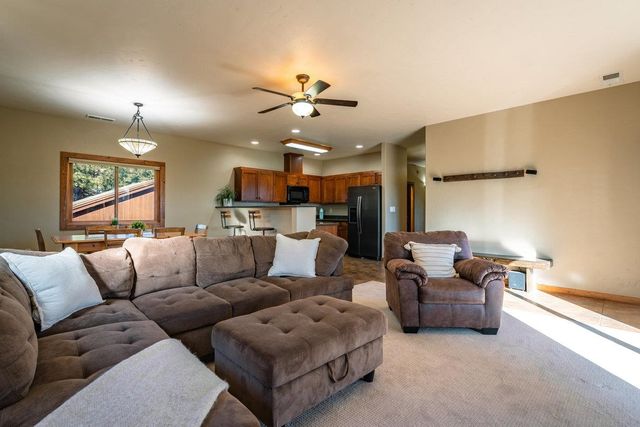 16725 Skislope Way Apt 5, Truckee, CA 96161
