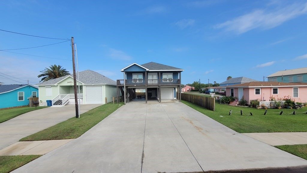 1215 S Live Oak St, Rockport, TX 78382 — photo 4