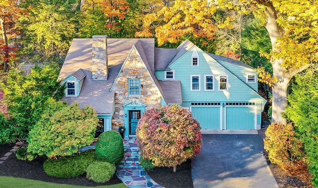 32 Columbine Rd, Milton, MA 02186