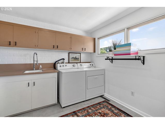 2860 BAKER Blvd, Eugene, OR 97403