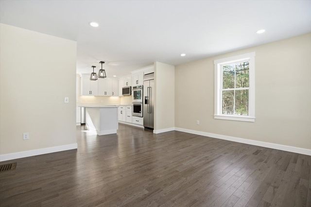 6 Janvrin Drive, Seabrook, NH 03874