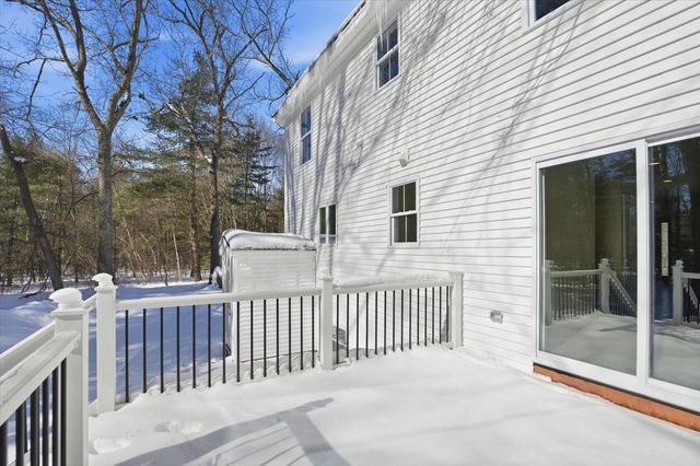 6 Janvrin Drive, Seabrook, NH 03874