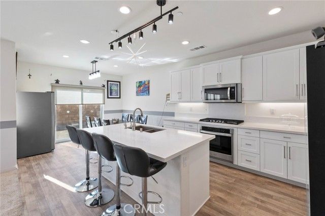 15765 Kings Peak Dr, Fontana, CA 92336