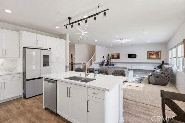 15765 Kings Peak Dr, Fontana, CA 92336