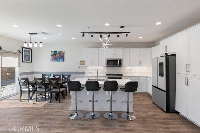 15765 Kings Peak Dr, Fontana, CA 92336