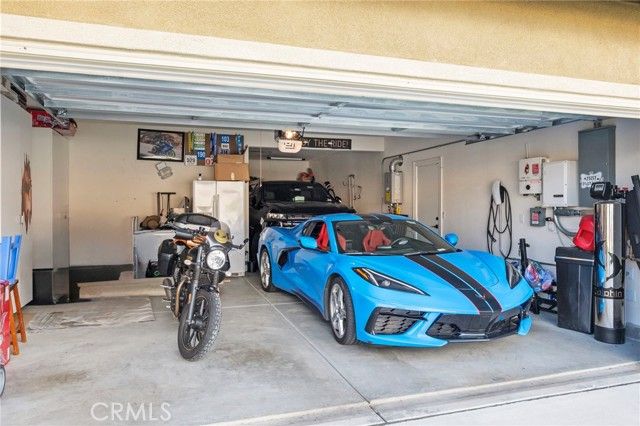 15765 Kings Peak Dr, Fontana, CA 92336