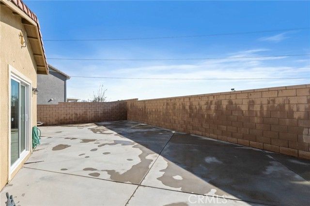 15765 Kings Peak Dr, Fontana, CA 92336