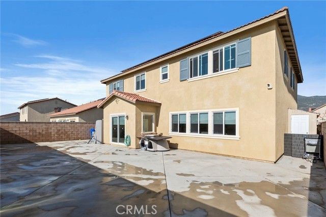 15765 Kings Peak Dr, Fontana, CA 92336