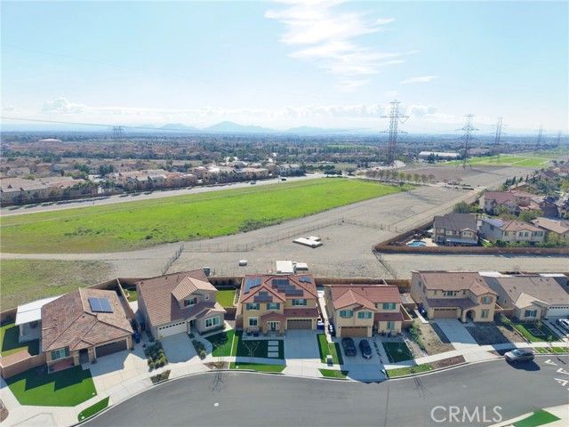 15765 Kings Peak Dr, Fontana, CA 92336
