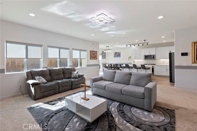 15765 Kings Peak Dr, Fontana, CA 92336