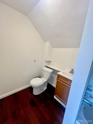 515 7th Street, Iron Mountain, MI 49801