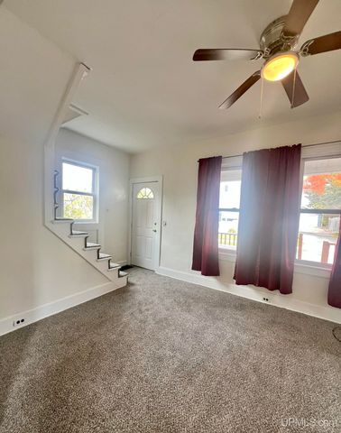 515 7th Street, Iron Mountain, MI 49801