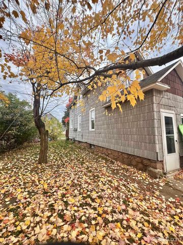 515 7th Street, Iron Mountain, MI 49801