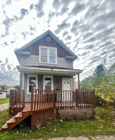 515 7th Street, Iron Mountain, MI 49801