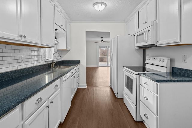 3032 Parkwild Drive, Bettendorf, IA 52722