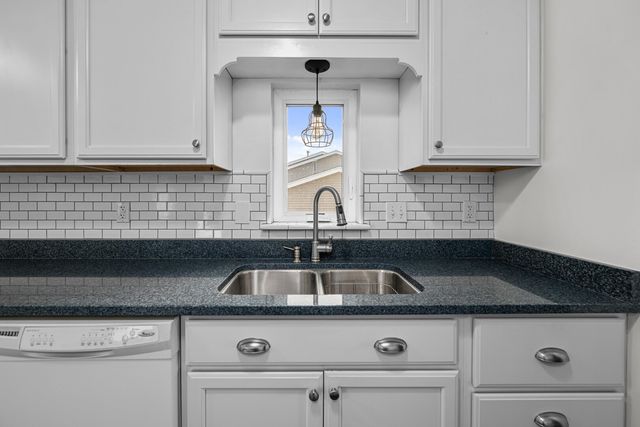 3032 Parkwild Drive, Bettendorf, IA 52722