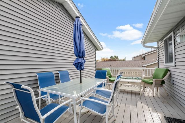 3032 Parkwild Drive, Bettendorf, IA 52722