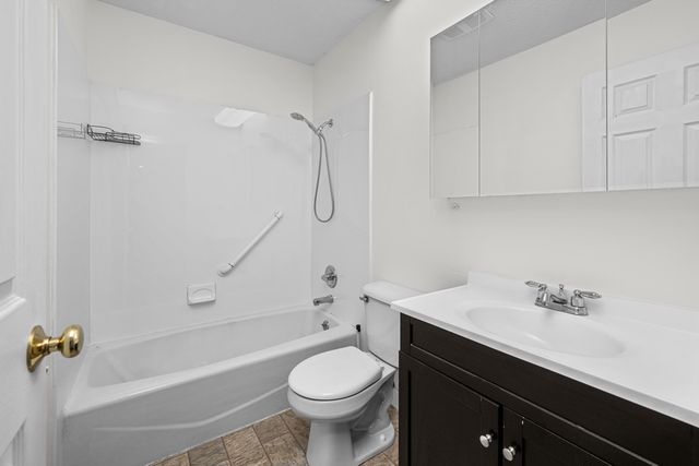 3032 Parkwild Drive, Bettendorf, IA 52722