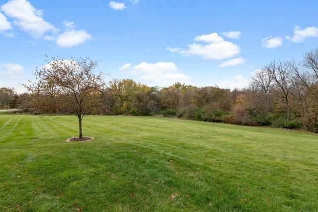 3032 Parkwild Drive, Bettendorf, IA 52722