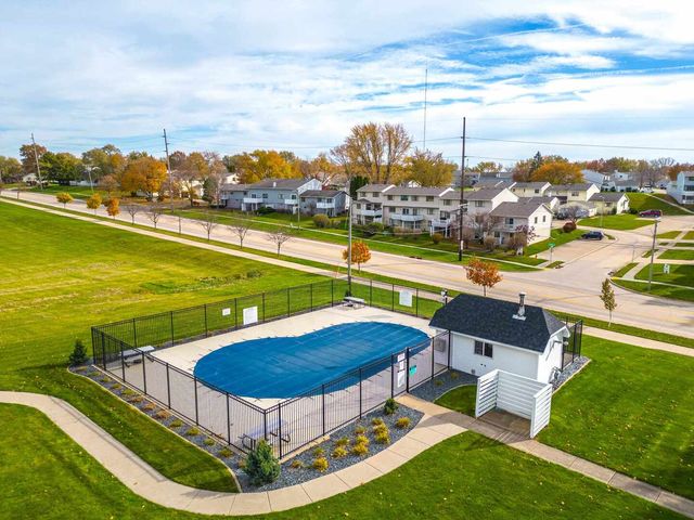 3032 Parkwild Drive, Bettendorf, IA 52722