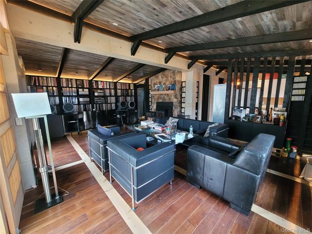 30 Straight Path, Rock Hill, NY 12775