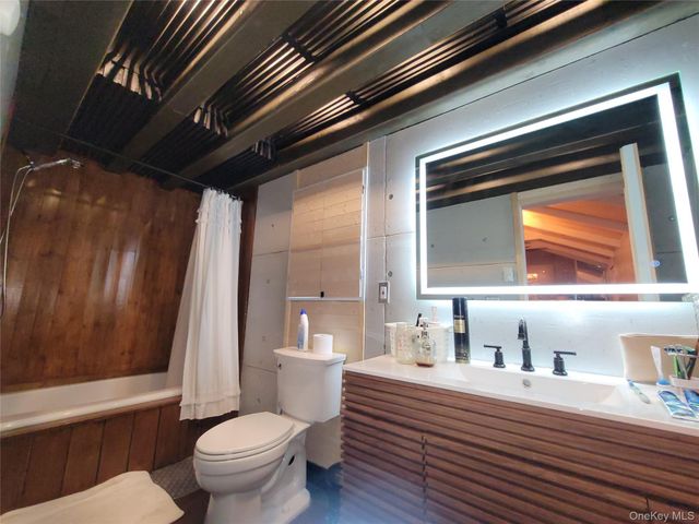 30 Straight Path, Rock Hill, NY 12775