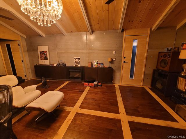 30 Straight Path, Rock Hill, NY 12775