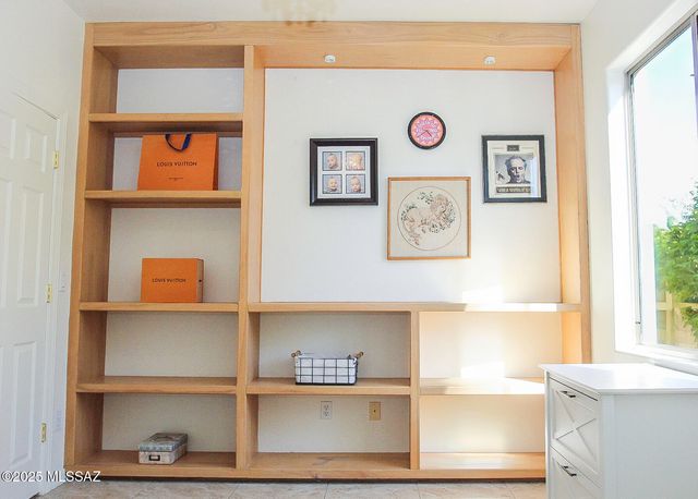 5202 N Spring View Drive, Tucson, AZ 85749