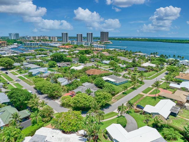 842 Fathom Road W, North Palm Beach, FL 33408